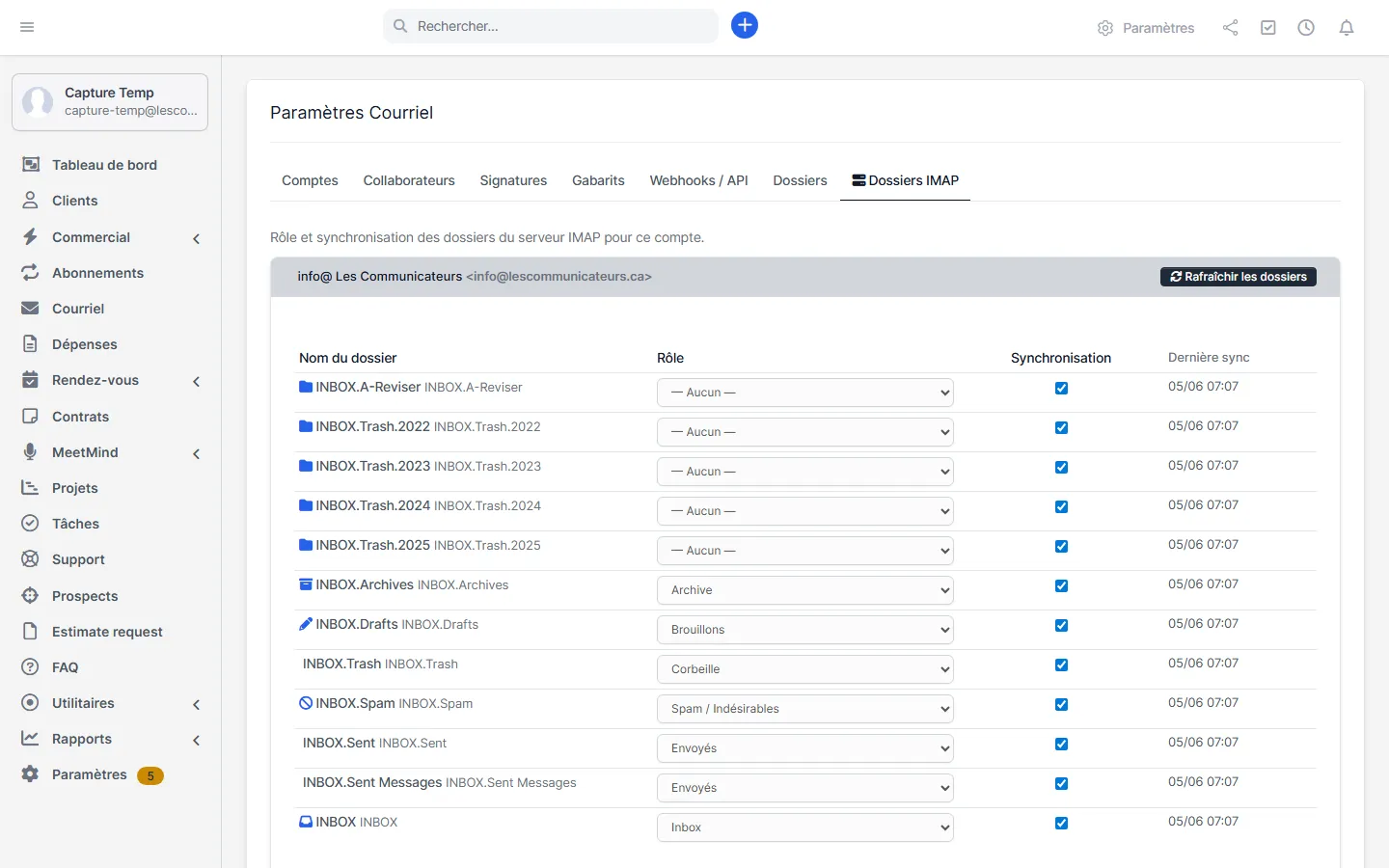 Panneau des dossiers du serveur d'un compte avec rôles et cases de synchronisation