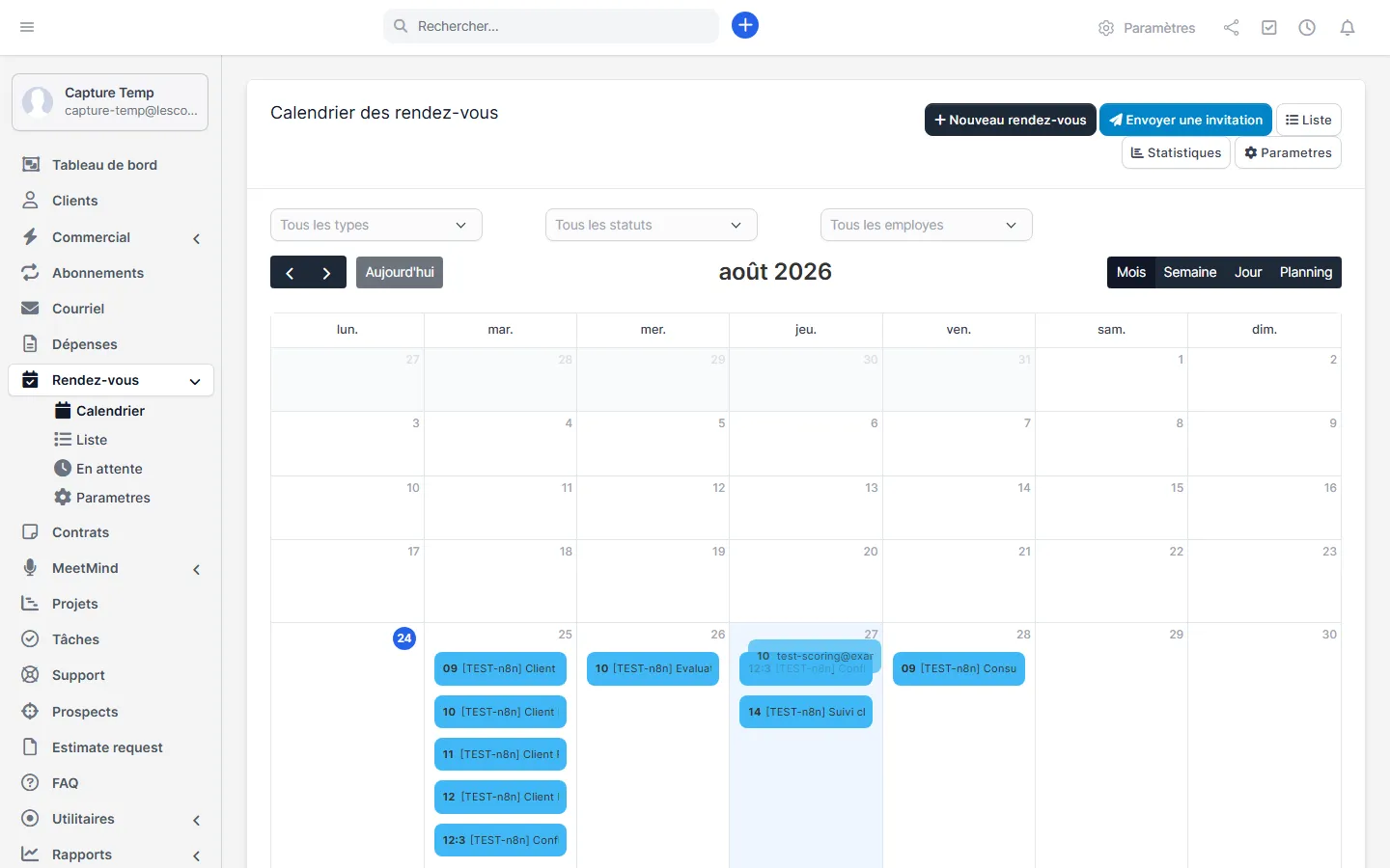 Calendrier mensuel avec un rendez-vous en cours de déplacement et les trois filtres visibles